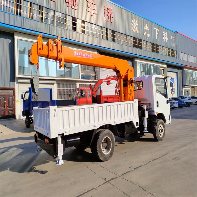 伊通满族自治县三轮随车吊定制 农用改装机自备吊中瑞长期出售